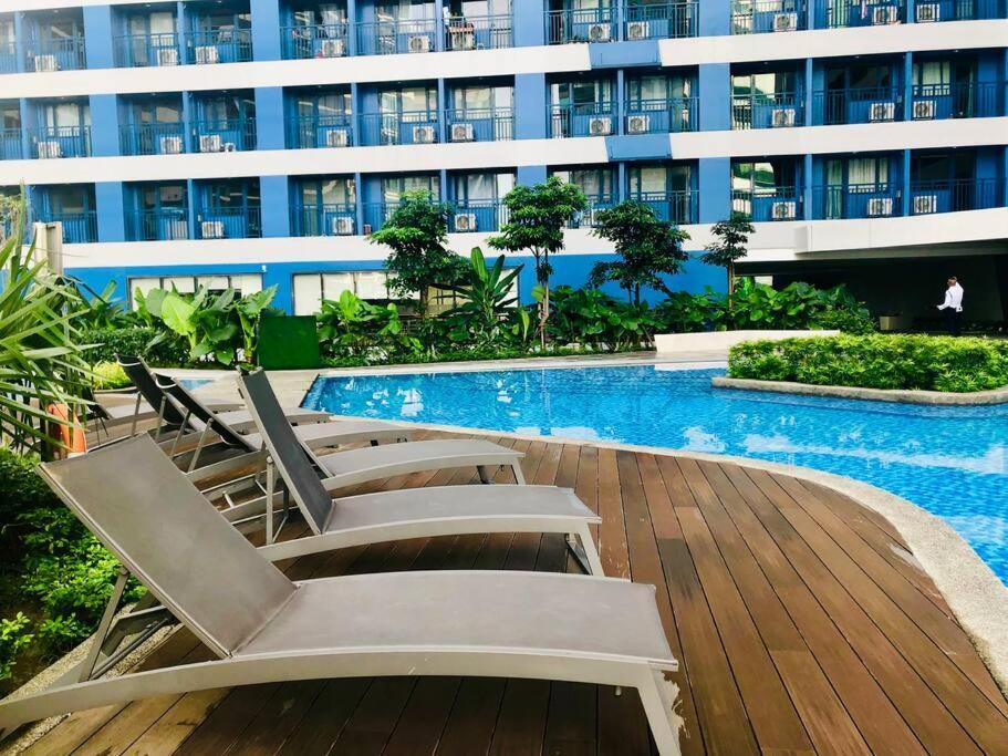 Air Residence 1Br With Balcony Free Netflix And Disney Plus Manila Dış mekan fotoğraf