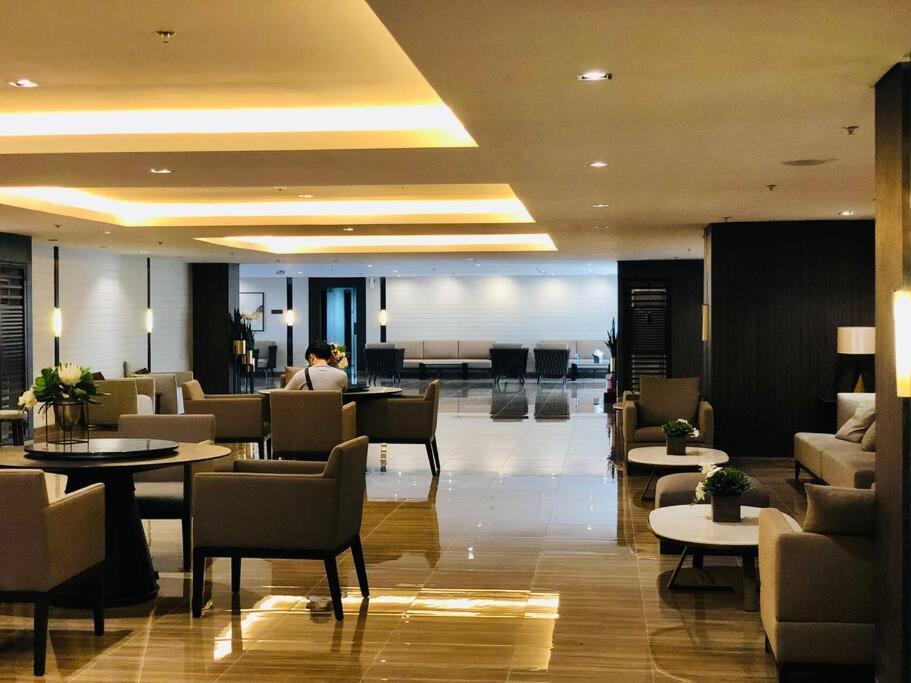 Air Residence 1Br With Balcony Free Netflix And Disney Plus Manila Dış mekan fotoğraf